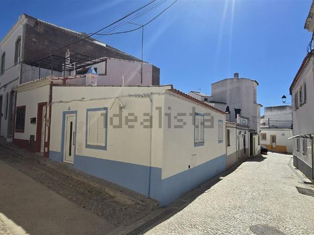 Moradia, Lagoa e Carvoeiro