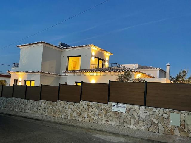 Moradia, Lagoa e Carvoeiro