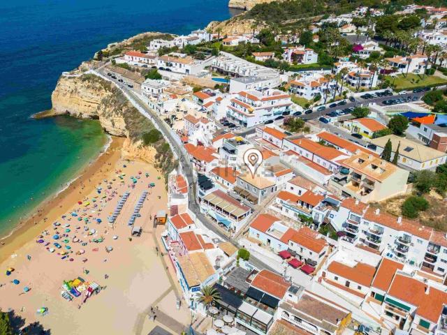 Moradia, Lagoa e Carvoeiro
