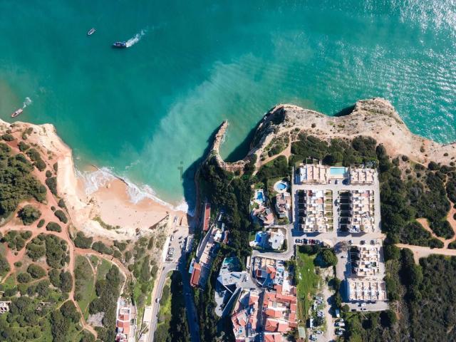 Moradia, Lagoa e Carvoeiro