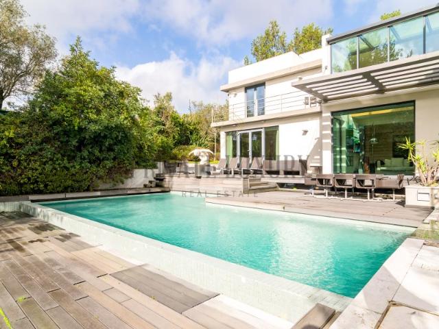 Moradia Exclusiva T5 com Piscina Interior e Exterior, Ginásio e Vista Campo de Golfe | Lisboa