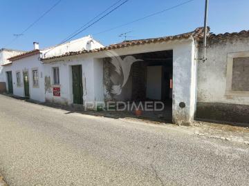 Moradia localizada em Bugalhos / Alcanena