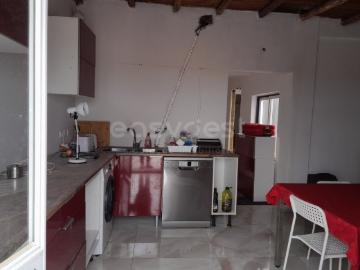 Moradia localizada em Trigaches com 2 quartos e logradouro