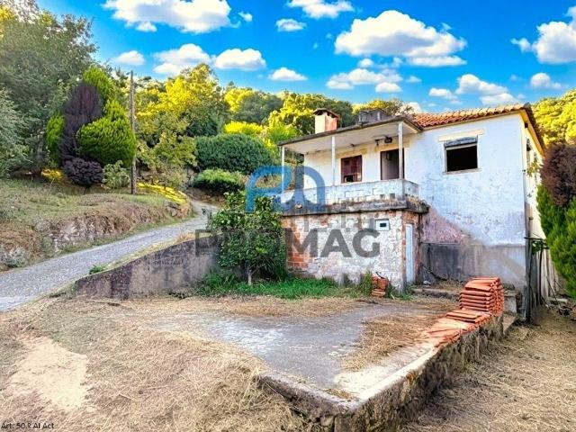 Moradia, Loivos da Ribeira e Tresouras