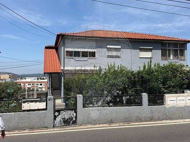 Moradia, Lomar e Arcos