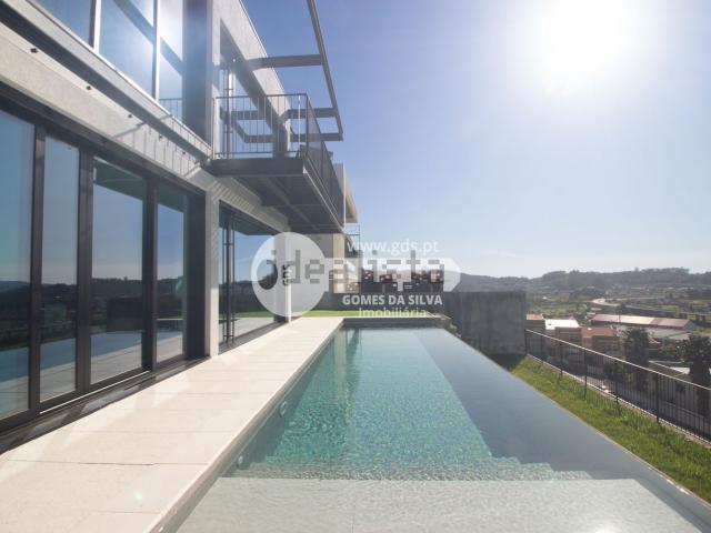 Moradia, Lomar e Arcos