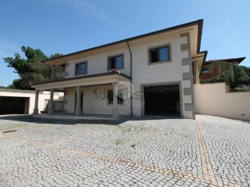 Moradia, Lomar e Arcos