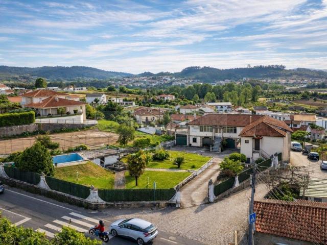 Moradia, Lomar e Arcos