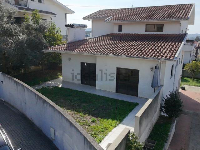 Moradia, Lomar e Arcos
