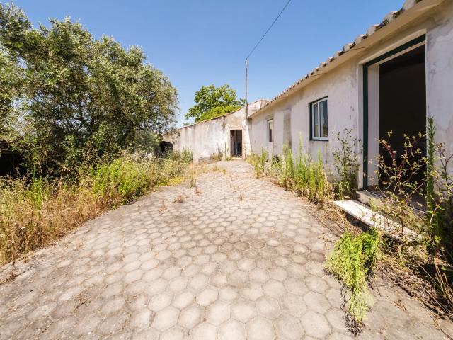 Moradia p/a recuperar c/ terreno na Fanadia com viabilidade. 77m² Caldas da Rainha Nossa Senhora Do Pópulo, Coto E São Gregório
