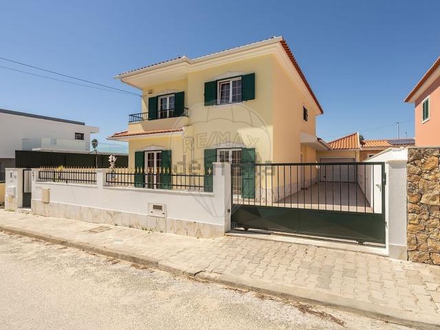 Moradia, Palhais e Coina