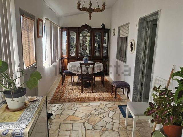 Moradia, Palhais e Coina
