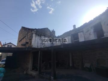 Moradia para Concluir no Centro de Abrunhosa do Mato