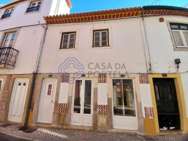 Prédio para recuperar no Centro Histórico de Tomar