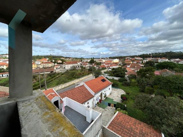Moradia para Investimento com Garagem e Logradouro 215m² Campelos e Outeiro da Cabeça