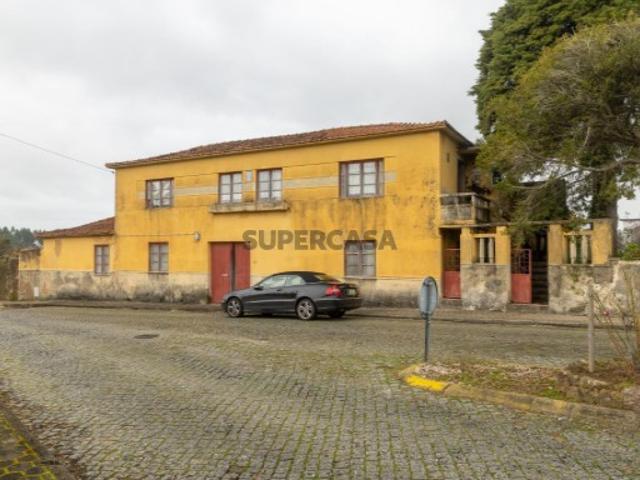 Moradia para Reabilitação com Terreno de 2.649 m² | Um Refúgio de Tranquilidade em Grijó