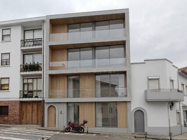 Moradia para Reabilitação no Porto | Estudo para 7/8 Apartamentos | Excelente Investimento