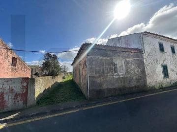 Moradia para Reabilitação nos Arrifes – Excelente Oportunidade de Investimento