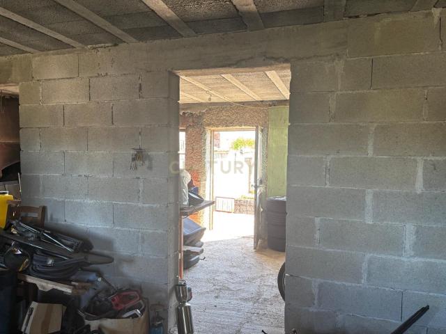 Moradia para reabilitar com garagem, forno a lenha e quintal