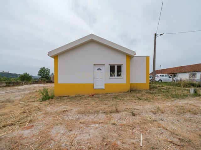 Moradia para Reabilitar com Projeto Aprovado em Óbidos