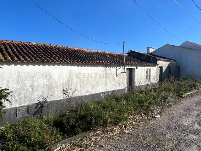 Moradia para reabilitar com terreno | Lavos