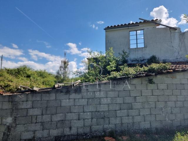 Moradia para reabilitar e terreno amplo perto da Serra da Estrela Portugal