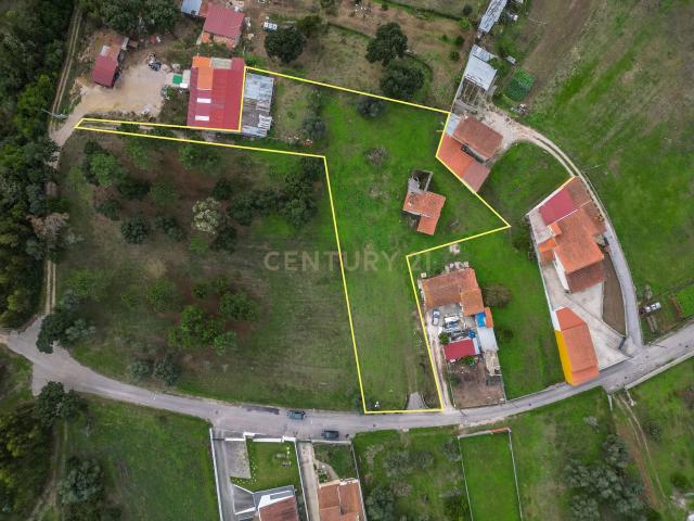 Moradia para reabilitar e terreno em Alfarelos Dois artigos urbanos