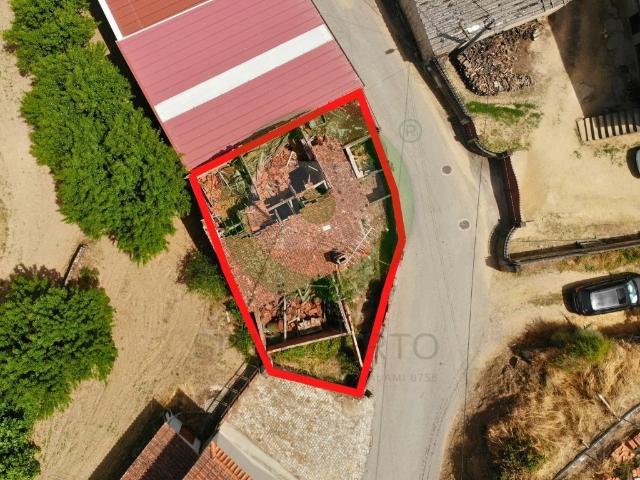 Moradia para reabilitar situada em Argeriz