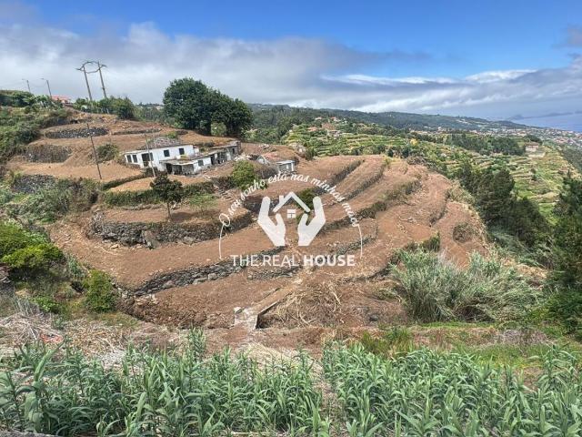Moradia para Reconstrução com Vista Mar – Lote de 5.785 m² EXCLUSIVO