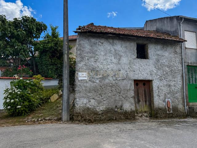 Moradia para reconstrução em Vales, Castelo de Penalva