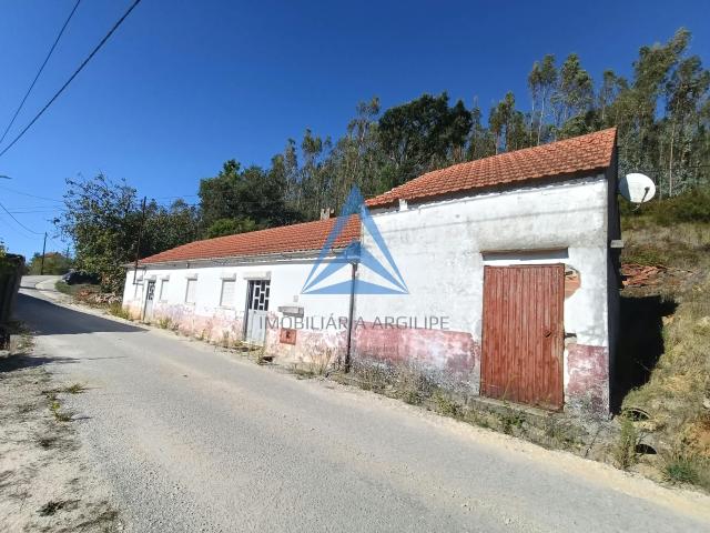 Moradia para reconstrução inserida em terreno com mais de 5.000,00 m² — Vila Cã, Pombal