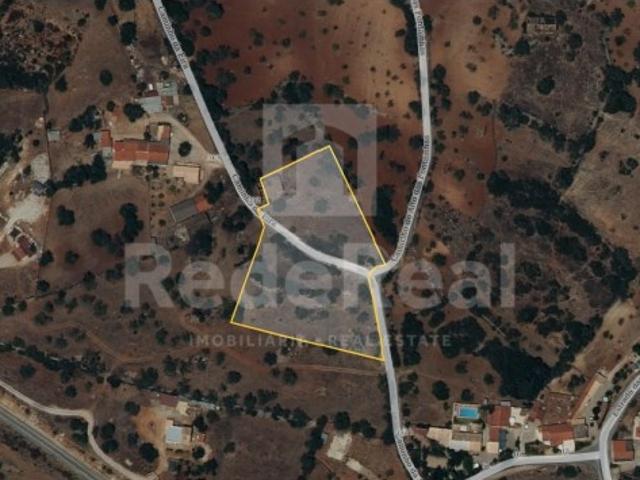 Moradia para reconstrução localizada na zona das Fontainhas Ferreiras Albufeira