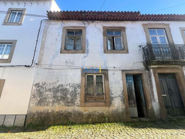 Moradia para reconstrução na Lousa