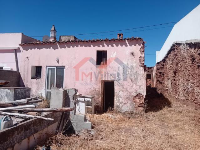Moradia para reconstruir a 5 minutos do centro de Salir Loulé