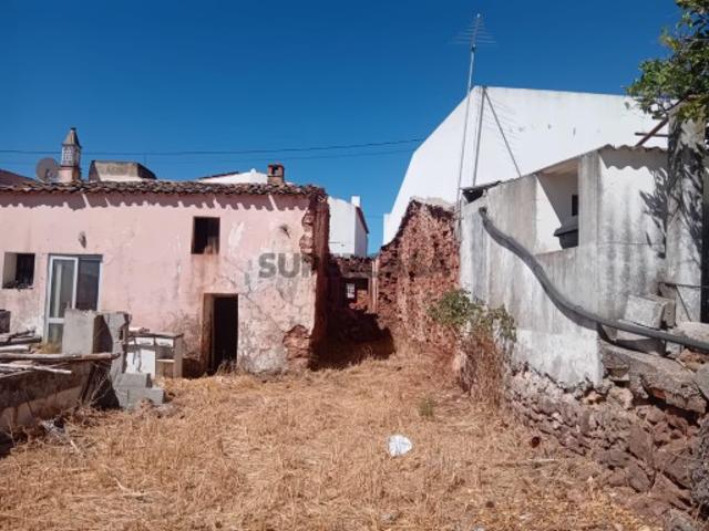 Moradia para Reconstruir A 5 Minutos do Centro de Salir
