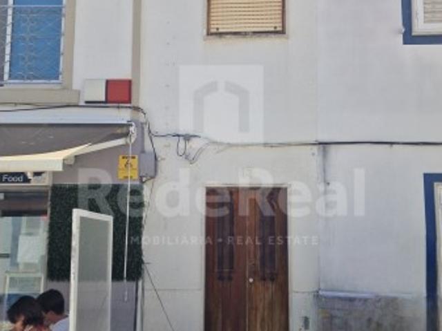 Moradia para reconstruir na Baixa de Albufeira