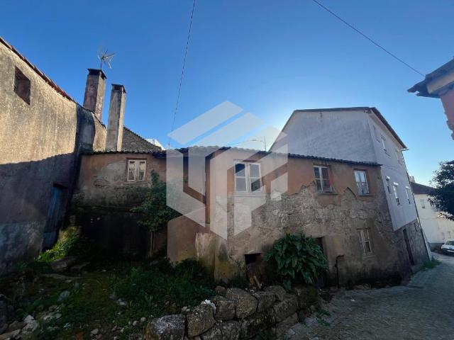 Moradia para Reconstruir na Lageosa
