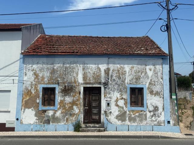 Moradia para reconstruir | Terreno | Granja do Ulmeiro