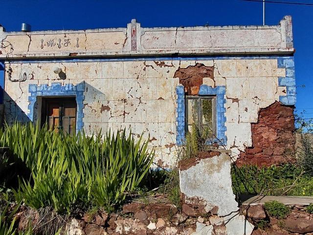 Moradia para reconstruir/ampliar | Terreno misto | Gregórios. 181m² São Bartolomeu De Messines