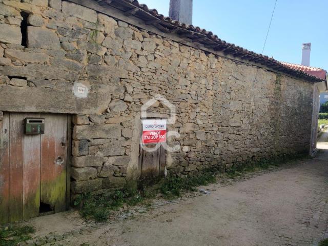 Moradia para recosntrução em Roriz