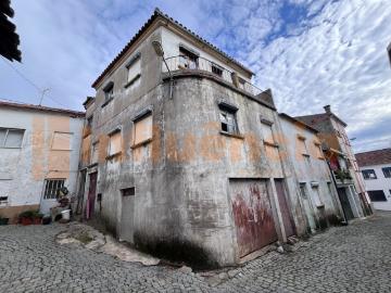 Moradia para Recuperação Total Centro da Freguesia do Peso
