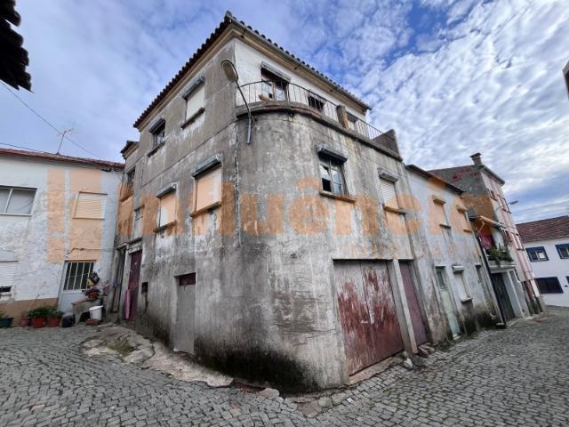 Moradia para Recuperação Total Centro da Freguesia do Peso