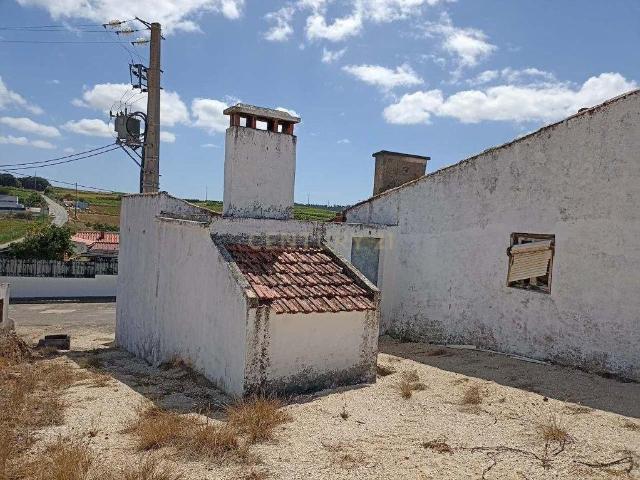 Ruína de Moradia com Potencial de Reconstrução em Poços de Baixo, Freiria, concelho Torres Vedras