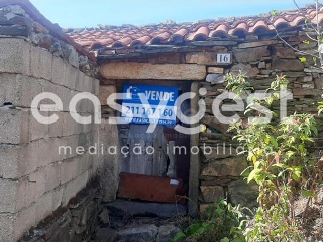 Moradia para recuperar na localidade de Quinta das Pereiras, Carviçais
