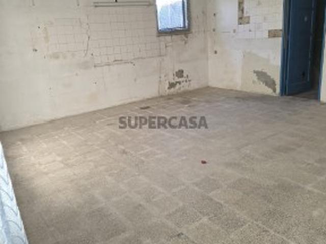 Moradia para recuperar na Varzinha