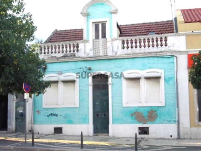 Moradia para Recuperar ou para demolição e Construção de Prédio