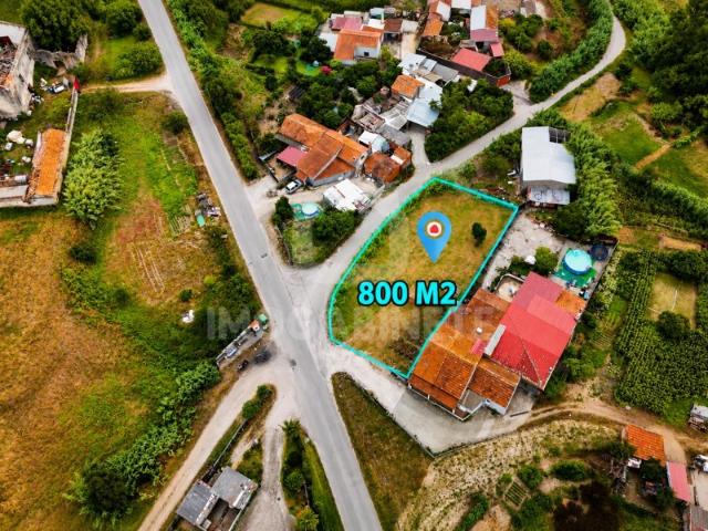 Moradia para recuperar com 800 m² e frente para duas ruas