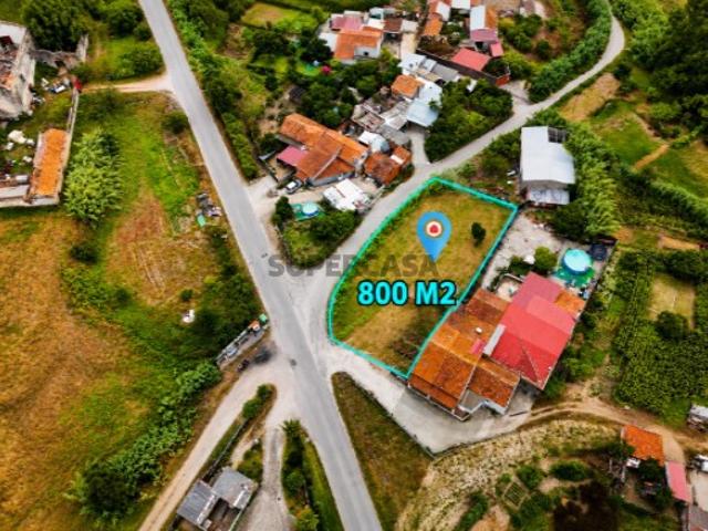 Moradia para recuperar com 800 m² e frente para duas ruas