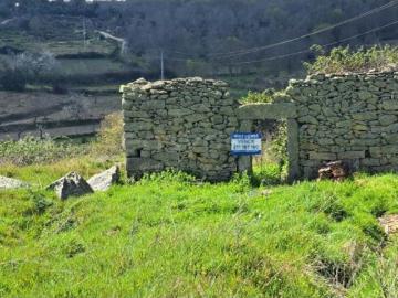 Moradia para recuperar com terreno em Urrós, Mogadouro