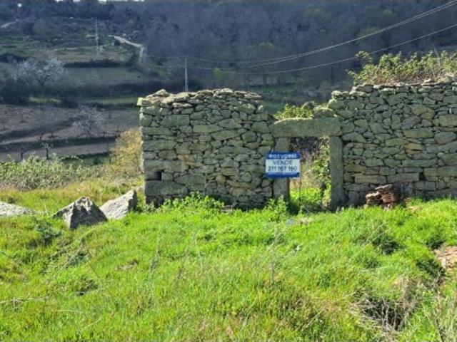 Moradia para recuperar com terreno em Urrós, Mogadouro